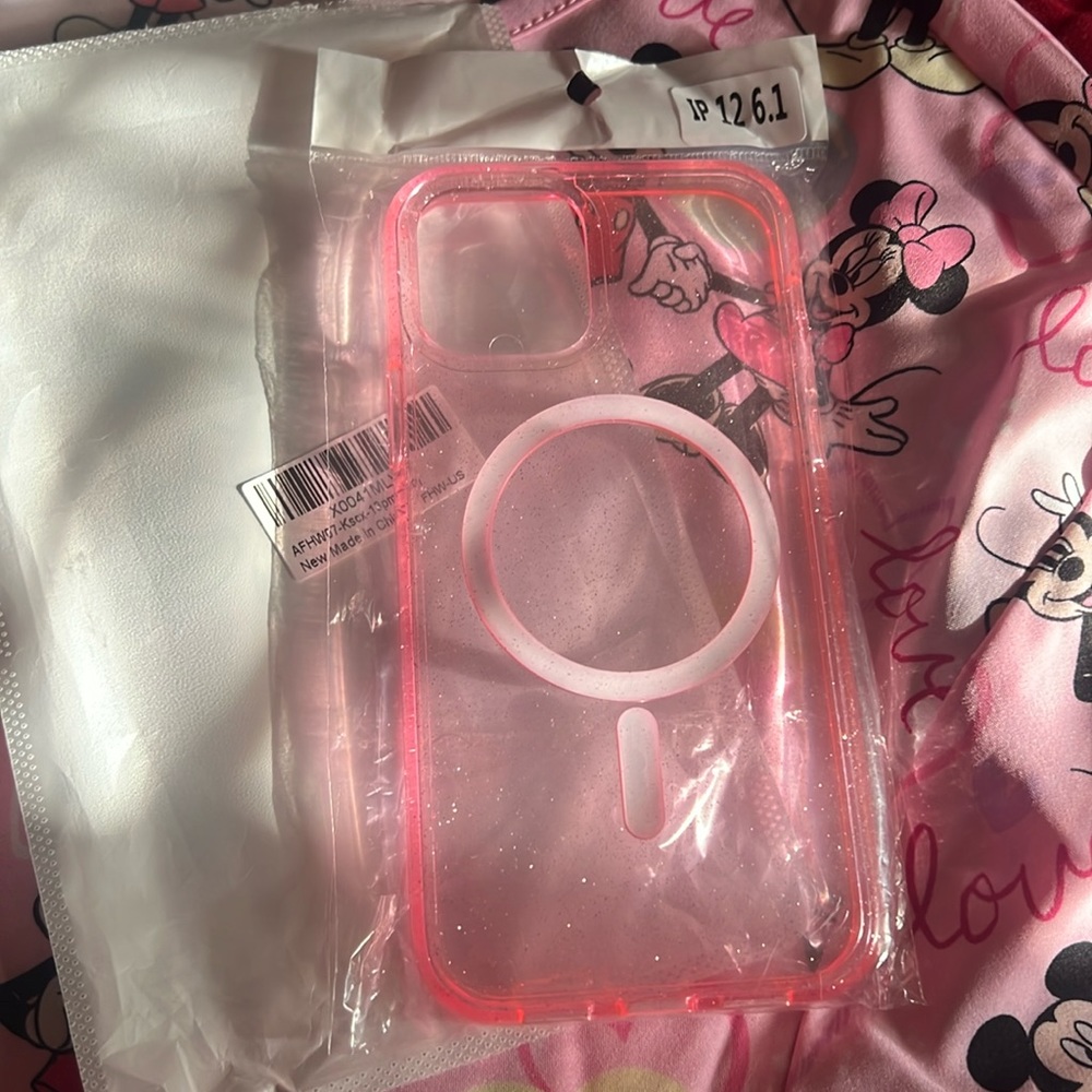 NEW NEVER USED PLASTIC STILL ON IT I ORDERED WRONG SIZE FOR MY IPHONE